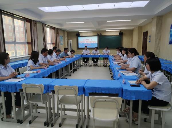 砥砺前行未来可期 扬帆起航勇创辉煌&mdash;&mdash;初三年级全体教师签订中考目标承诺书