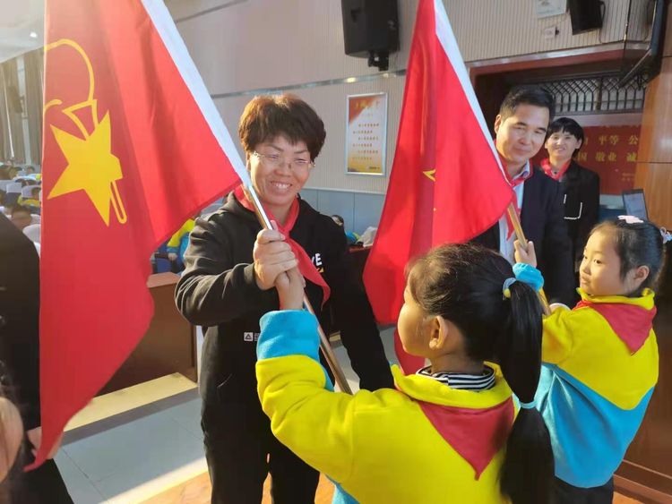 红领巾 心向党&mdash;&mdash;咸阳高新一中庆祝少先队建队72周年暨少先队员入队仪式