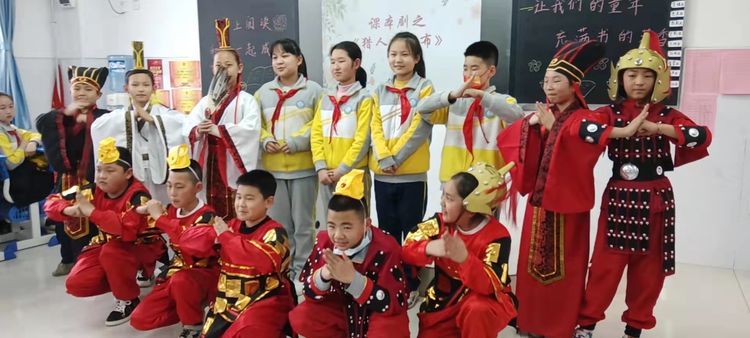 品味书香 书韵荡漾&mdash;&mdash;咸阳市高新一中小学部五年级组开展课本剧表演
