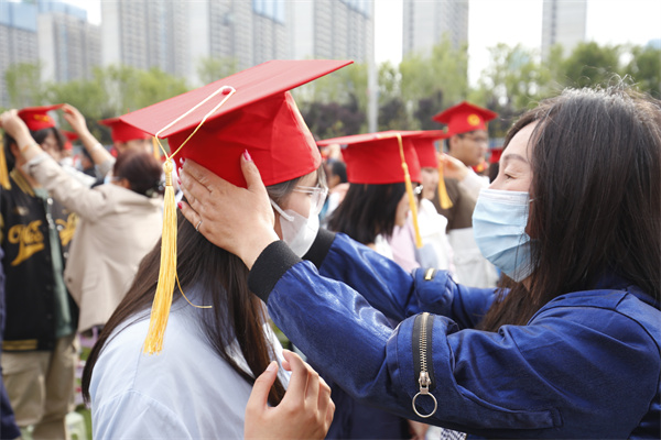 感恩 责任 担当&mdash;&mdash;咸阳市高新一中举行2022届高三毕业典礼暨成人礼