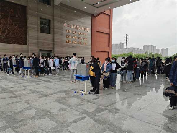 咸阳市高新一中高标准完成2022年陕西省高考外语口语考试考务工作