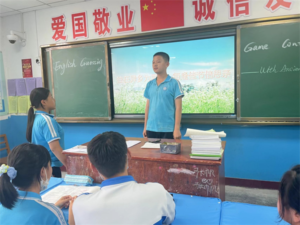 咸阳市高新一中初中部举办英文古诗词&ldquo;你比我猜&rdquo;趣味活动