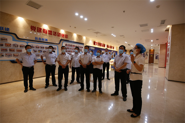 永远跟党走 喜迎二十大&mdash;&mdash;咸阳市高新一中全体党员赴咸阳步长毛泽东像章纪念馆参观学习