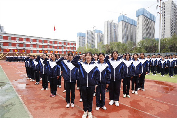 鲜衣怒马少年时 厉兵秣马点兵日&mdash;&mdash;咸阳市高新一中举办2022级高一新生入学国防教育暨行为习惯教育结营仪式