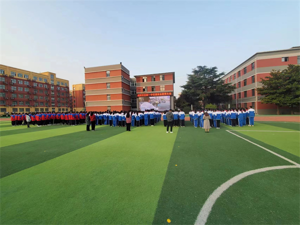 安全教育常抓 学生健康快乐&mdash;&mdash;咸阳市高新一中初中部交通安全教育行