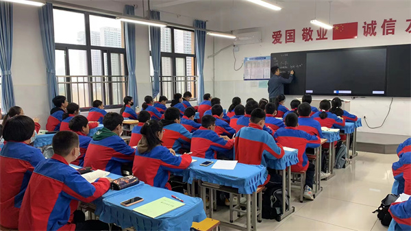 以教促研 共同成长&mdash;&mdash;咸阳市高新一中初中部理化生教研组开展主题展示课