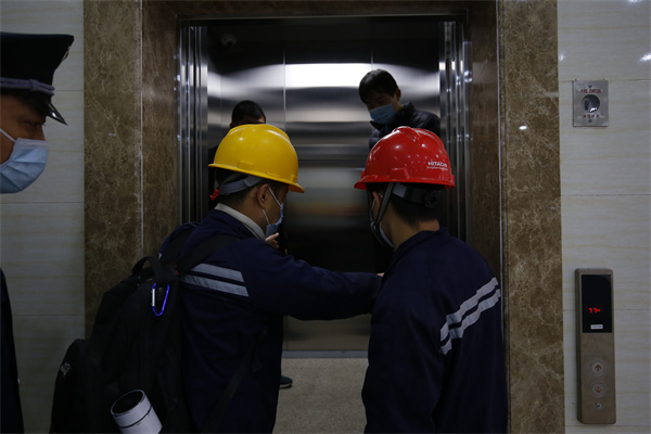 咸阳市高新一中开展校园电梯应急演练活动