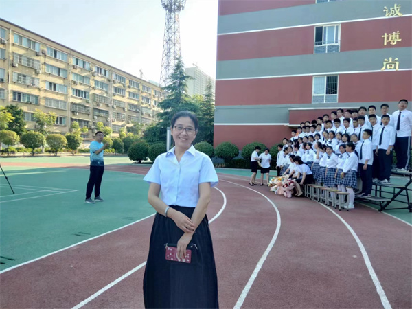 拥抱阳光 追逐梦想&mdash;&mdash;咸阳市高新一中初中部李娜老师读书分享会