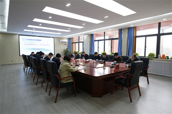 秦都区中小学考核评价专家组对咸阳市高新一中高中部进行考评