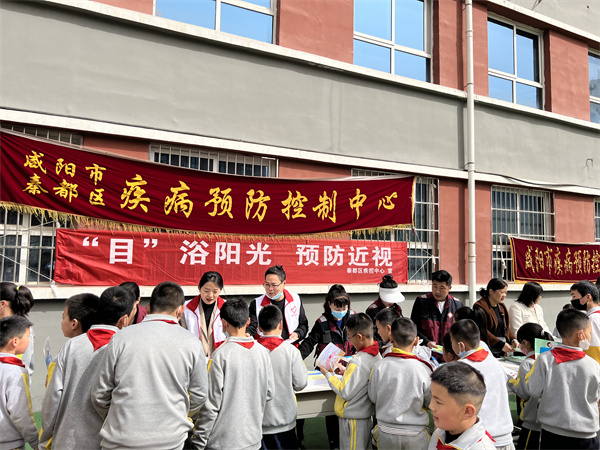 &ldquo;饮水与健康&rdquo;和&ldquo;爱眼护眼&rdquo;科普宣讲活动走进咸阳市高新一中