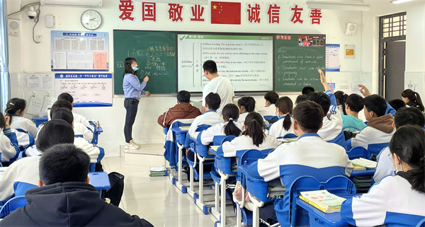 赛教促反思 评课共提升&mdash;&mdash;咸阳市高新一中初中部英语教研组开展赛教活动