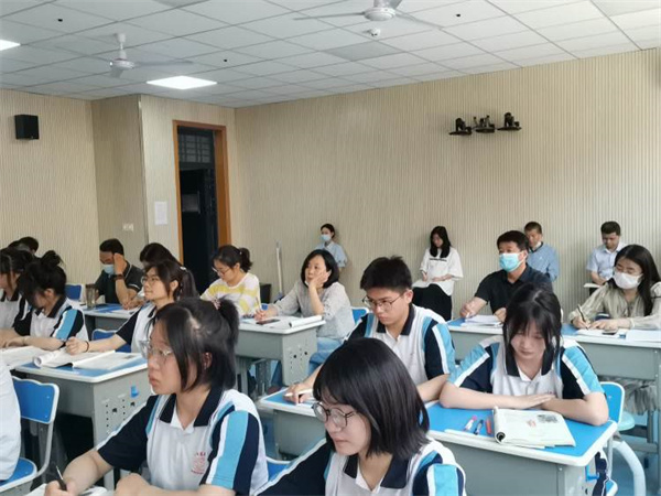 展风采 促成长&mdash;&mdash;咸阳市高新一中高中部举办青年教师汇报课活动