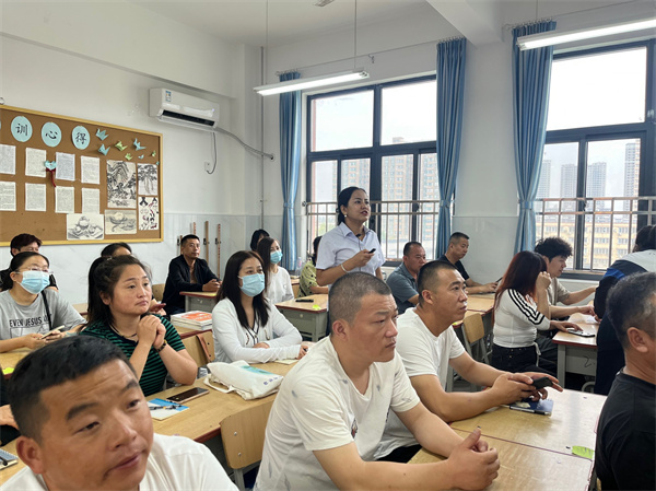 家校携手 共育花开&mdash;&mdash;咸阳市高新一中高中部召开高一年级家长会