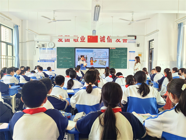 研有所得 研无止境&mdash;&mdash;咸阳市高新一中初中部英语组开展教师研讨课活动