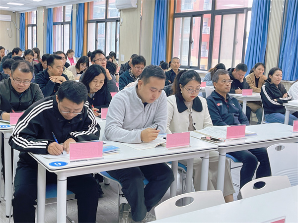 金秋十月 聚力前行&mdash;&mdash;咸阳市高新一中高中部召开十月份工作安排会