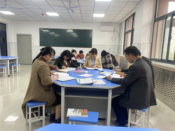 深耕作文教学 静待习作花开&mdash;&mdash;咸阳市高新一中初中部开展创意写作教学案例学习活动