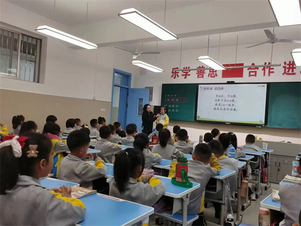 芳华初绽展风采 亮相课堂促成长&mdash;&mdash;咸阳市高新一中小学部开展青年教师亮相课活动