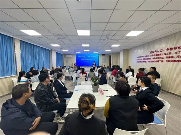 咸阳市高新一中开展&ldquo;家校共育促成长 &ldquo;四风&rdquo;建设谋发展&mdash;&mdash;家长沙龙&rdquo;座谈活动