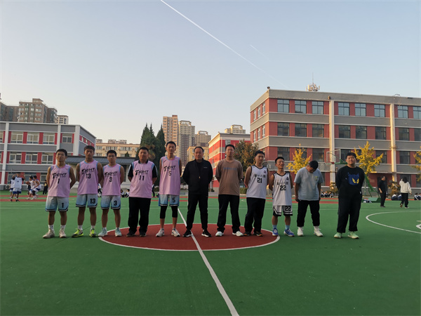 落日归山海 篮球陪少年&mdash;&mdash;咸阳市高新一中高中部举办高一年级篮球赛