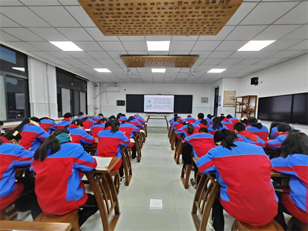 追光而遇 沐光而行&mdash;&mdash;咸阳市高新一中初中部举办七年级作文竞赛