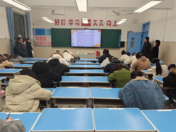 教案讲课句句显功力 钢笔粉笔笔笔书情怀&mdash;&mdash;咸阳市高新一中小学部举办青年教师基本功大赛