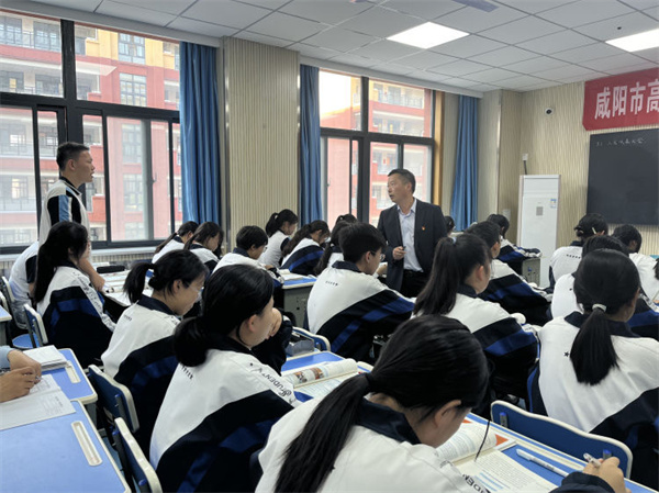 名师领航促成长 见贤思齐共芬芳&mdash;&mdash;咸阳市高新一中高中部举行第三期&ldquo;名师展示课&rdquo;