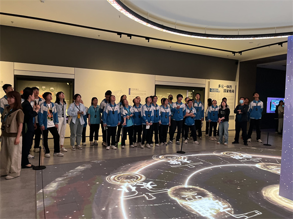 走出校门看世界 感悟成长在路上&mdash;&mdash;咸阳市高新一中初中部大思政课研学走进陕历博秦汉馆