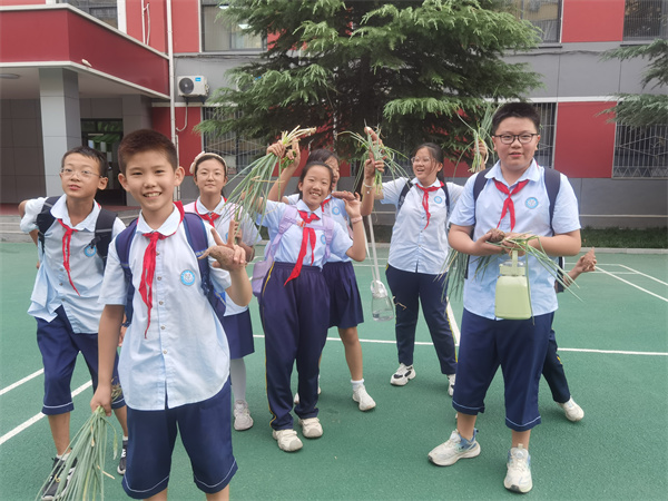 红领巾农庄 金秋收获季&mdash;&mdash;咸阳市高新一中小学部劳动实践活动