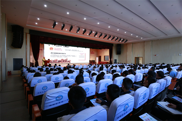 国防教育燃激情 高新学子展英姿&mdash;&mdash;咸阳市高新一中特邀秦都区武装部来校开展国防教育活动