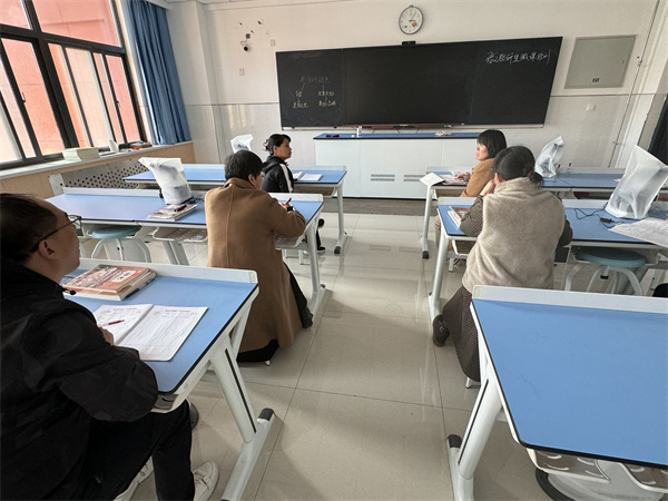 &ldquo;微&rdquo;而不凡 &ldquo;课&rdquo;促成长&mdash;&mdash;咸阳市高新一中初中部开展语文教研组微课培训活动