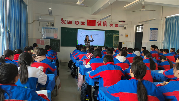 五三三思维提升课之一次函数与图形面积&mdash;&mdash;咸阳市高新一中初中部开展数学教研活动