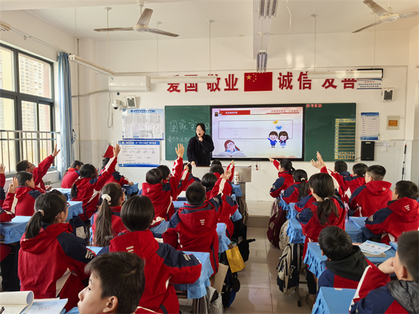 弘扬宪法精神 维护宪法权威&mdash;&mdash;咸阳市高新一中开展宪法宣传周系列活动