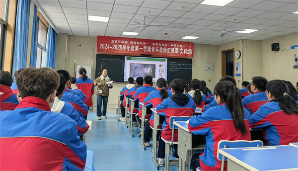 公开课展风采 专家报告启新程&mdash;&mdash;咸阳市高新一中初中部举办英语组优势学科提升培训会