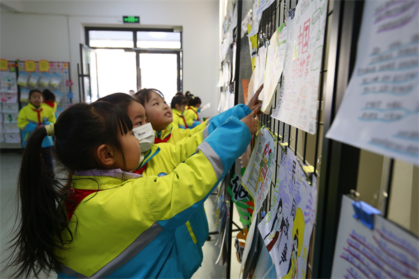 书香浸润校园 阅读点亮童年&mdash;&mdash;咸阳市高新一中小学部开展丰富多彩的课外阅读展示活动