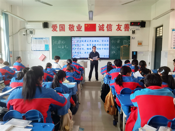 树三风之范 筑青春华章&mdash;&mdash;咸阳市高新一中初中部开展&ldquo;三风建设&rdquo;主题班会