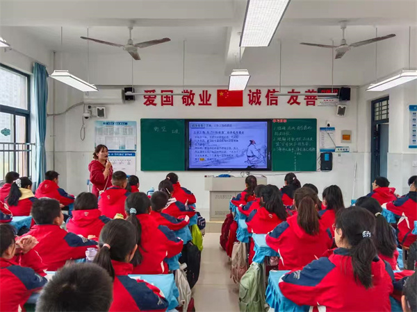 读诗悟寂 授课传情&mdash;&mdash;咸阳市高新一中初中部开展语文研讨课活动