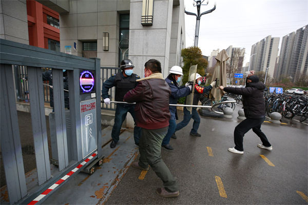 筑牢校园安全防线 守护师生平安&mdash;&mdash;咸阳市高新一中成功举行冬季校园防恐应急演练