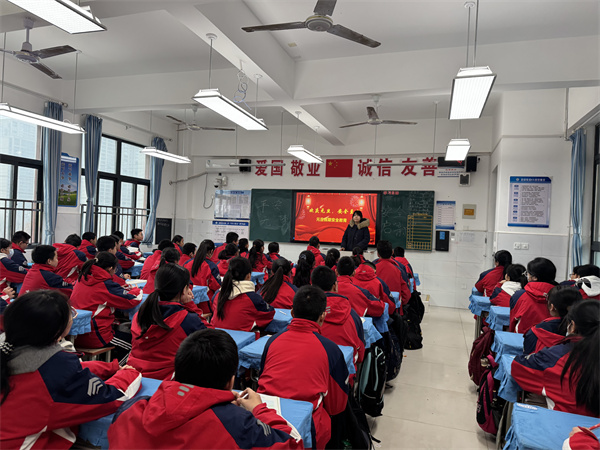 安全护航，欢乐迎新 | 高新一中初中部开展假前安全教育暨班级联欢活动