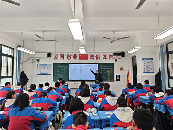 小组合作聚力 函数课堂提质增效&mdash;&mdash;咸阳市高新一中初中部举办数学教研活动