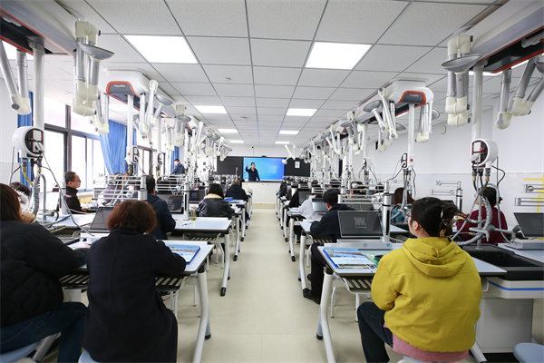 以训赋能强技能 以技提质促教学&mdash;&mdash;咸阳市高新一中成功承办区理化生实验室设备操作培训会