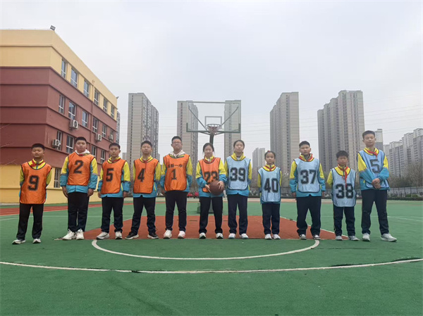 小学篮球.jpg
